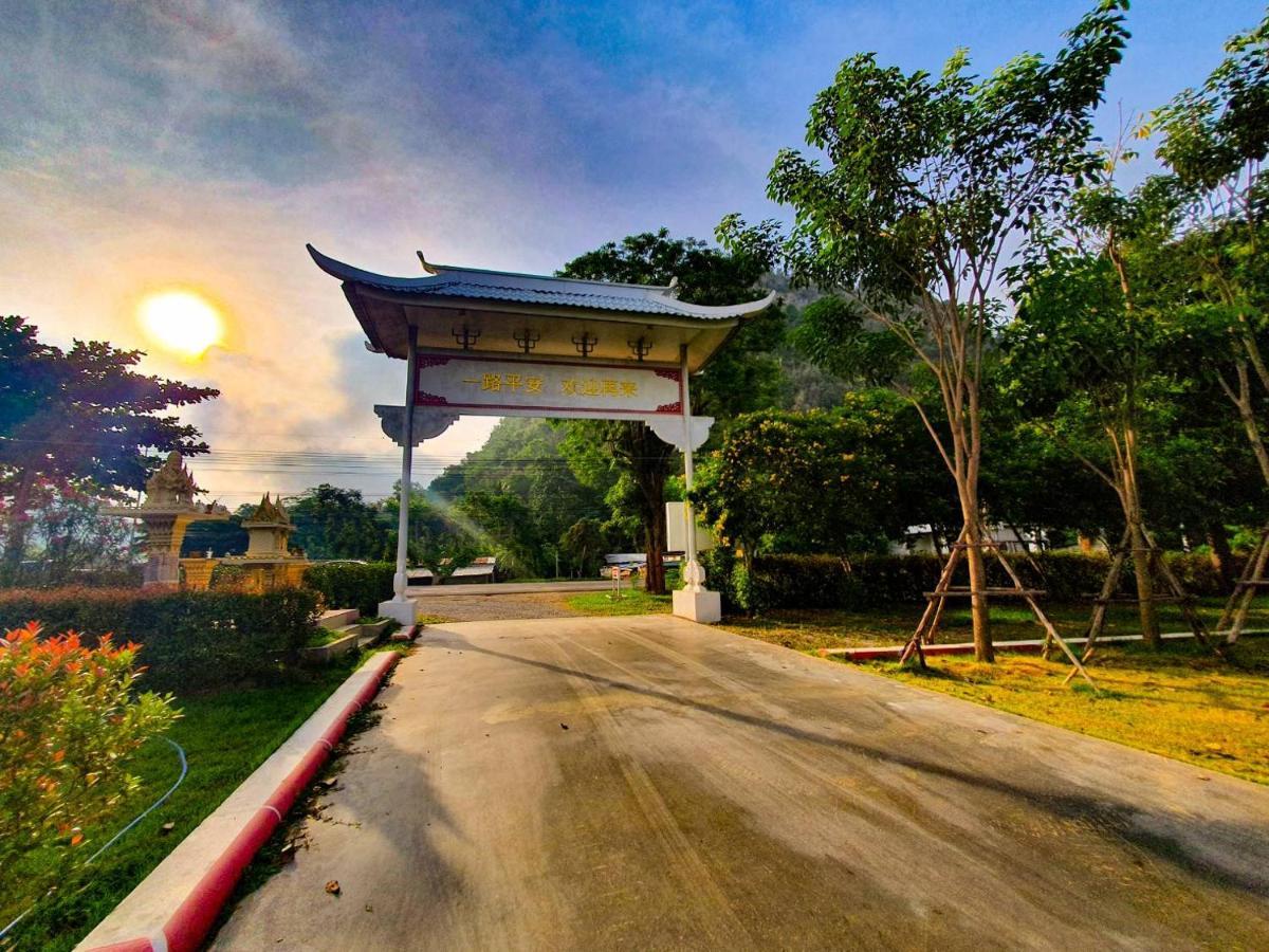 Golden Dragon Kanchanaburi Exteriér fotografie